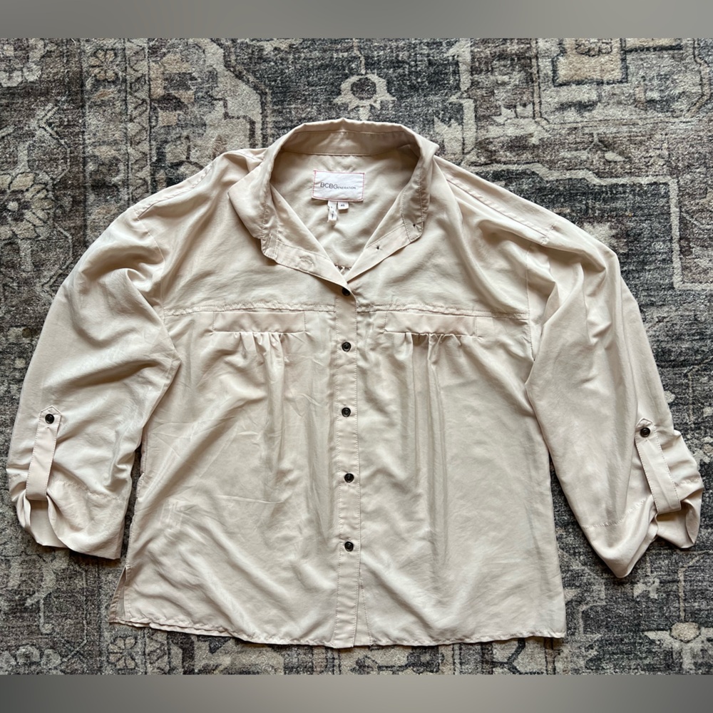 BCBGeneration Women’s Cream Button-Up Shirt‎ Size XS